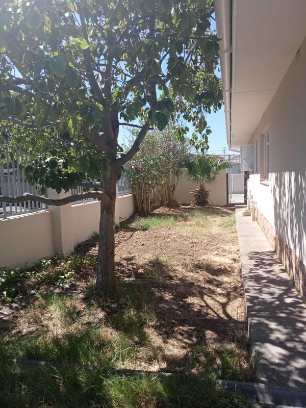 To Let 4 Bedroom Property for Rent in Goodwood Central Western Cape